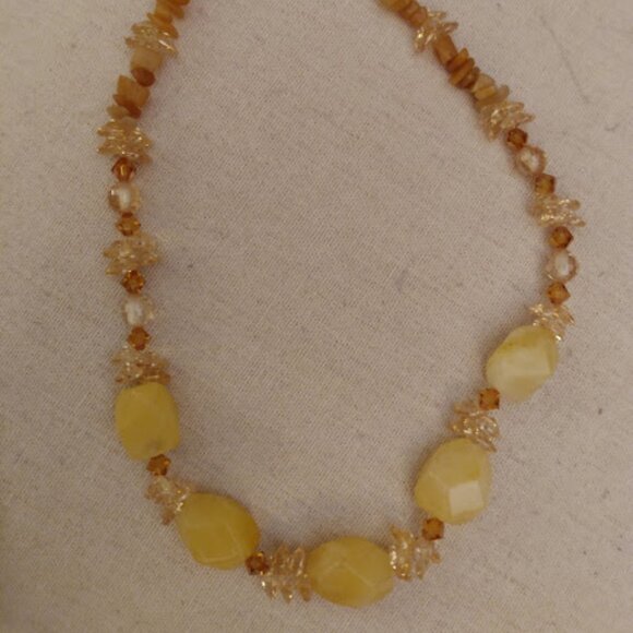 Karen Flannery: Marked. Gold tone beaded statement necklace. - Picture 1 of 3